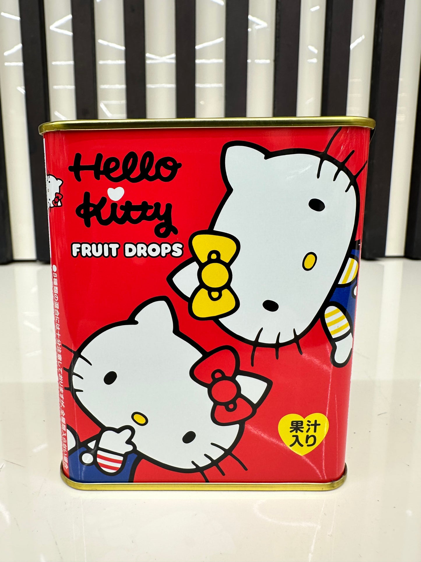 Hello kitty caramelle alla frutta in latta